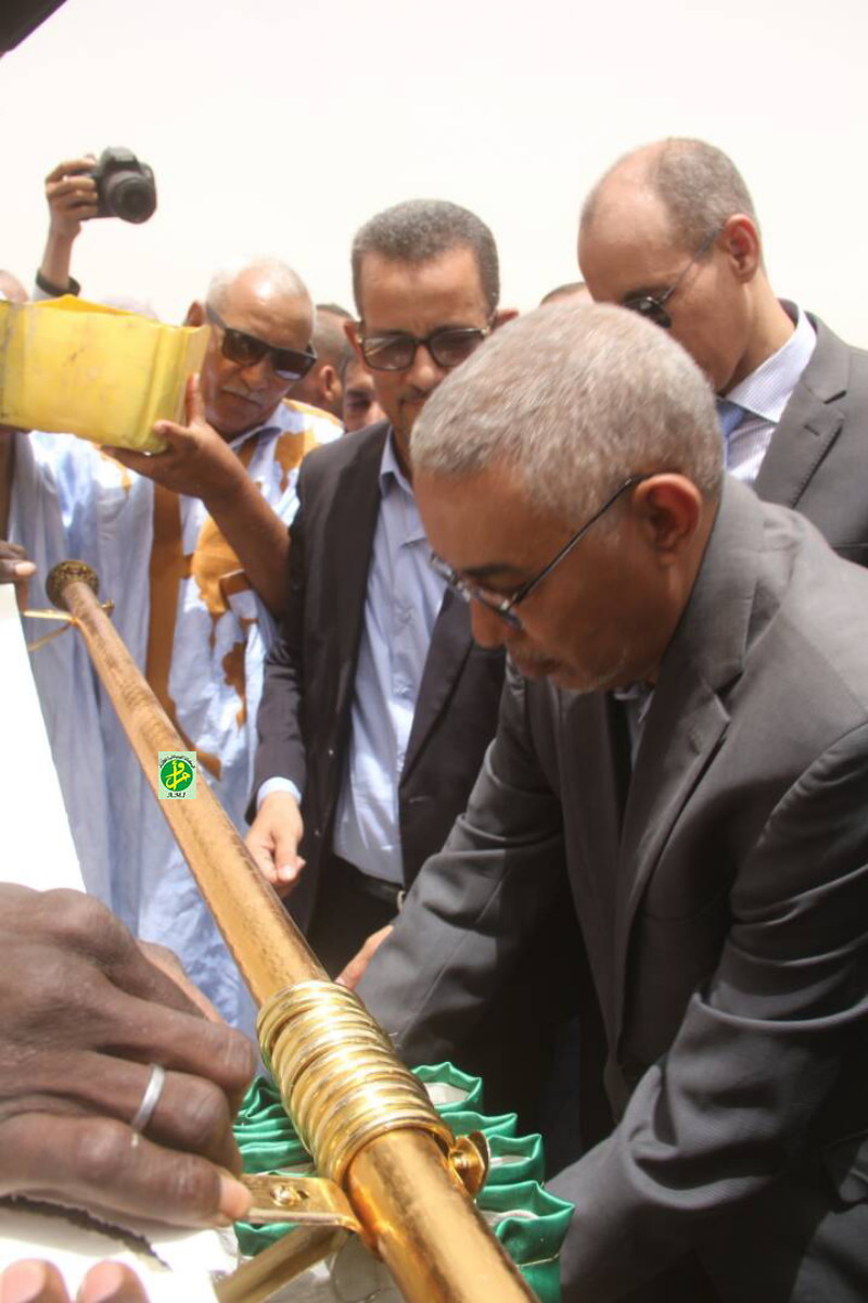 الوزير الأول يحي ولد حدمين خلال وضع حجر أساس الأجزاء 3 و5 من المشروع يوم 08 - 07 - 2017 الماضي (وما)