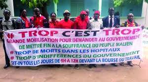حركة "طفح الكيل" المناهصة للتعديل الدستوري خلال احتجاج لها بباماكو