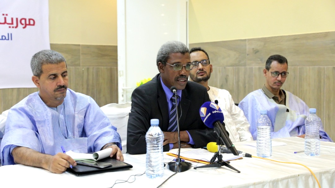الدكتور صو ممدو معقبا بالمحور الأول من الندوة والمتعلق بالدور الموريتاني في حل أزمات المنطقة