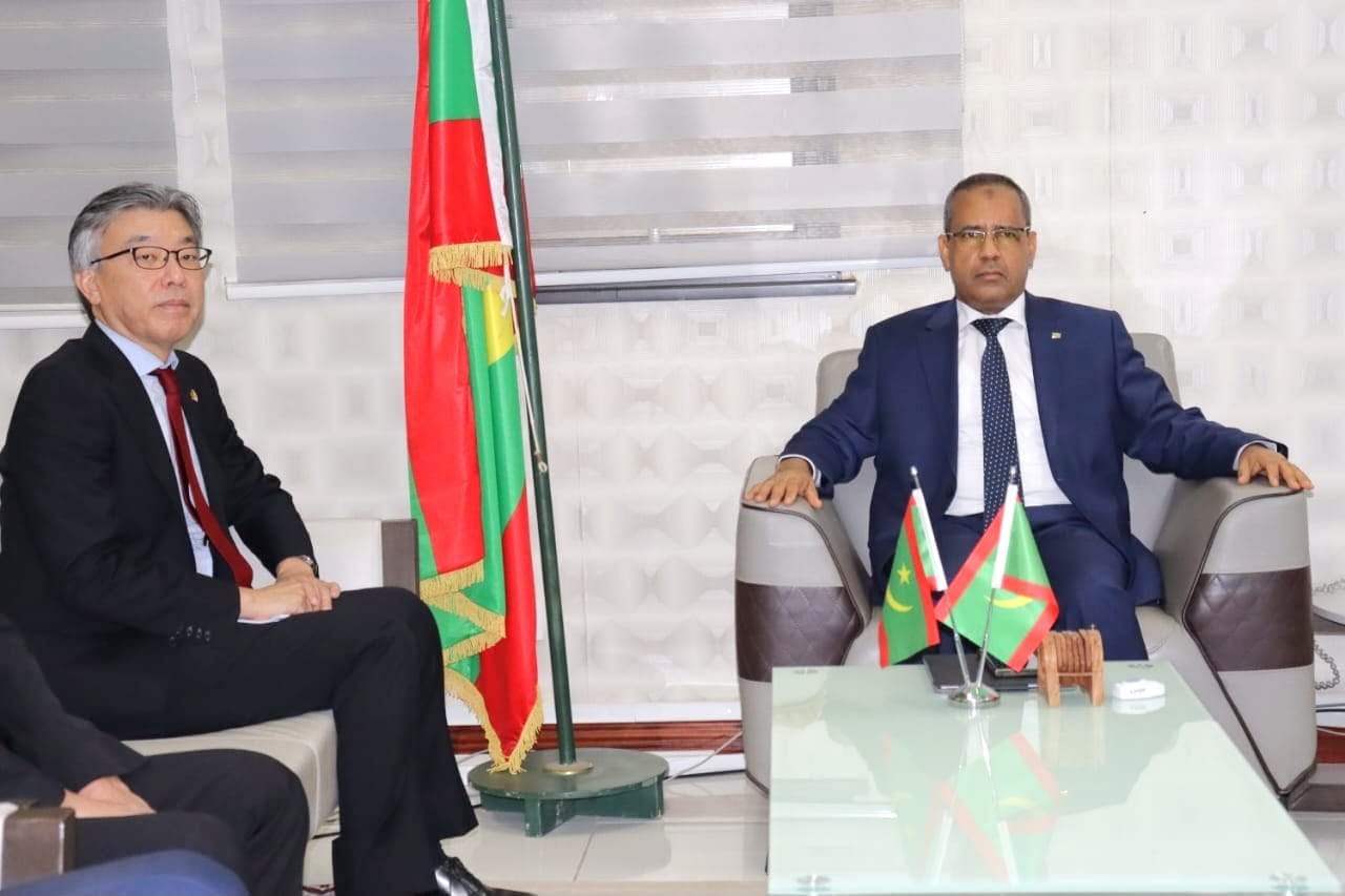 وزير الشؤون الاقتصادية يتباحث مع السفير الياباني
