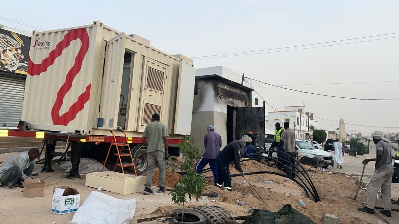 "صوملك" تعلن عودة الكهرباء لحي بقالة الشباب في تيارت عبر محول مؤقت