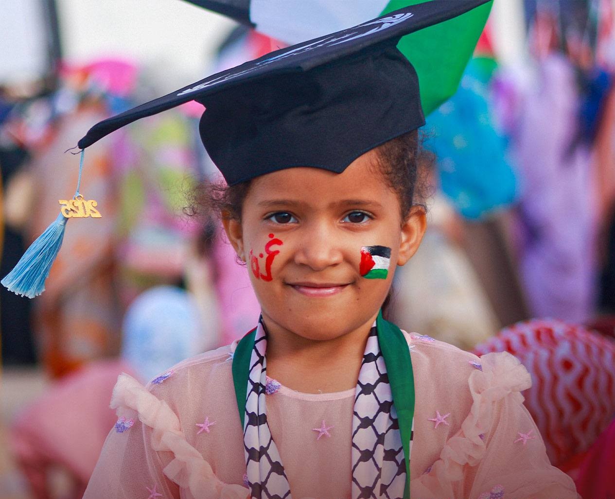 طفلة مشاركة في مسيرة الخريجين الموريتانيين ضد تجويع سكان غزة 