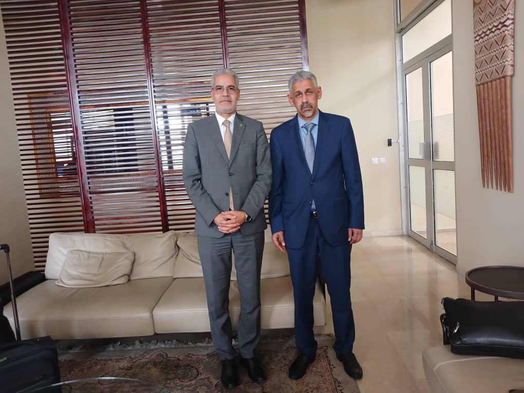 مرشح موريتانيا لرئاسة البنك الإفريقي سيدي ولد التاه، ووزير الاقتصاد والمالية سيدي أحمد ولد ابوه 