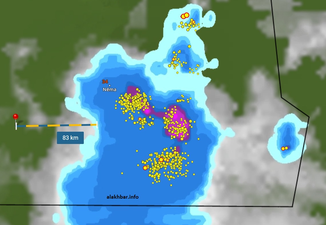 السحب الماطرة على بعد نحو 83 كلم، جوا، شرق مدينة تمبدغة