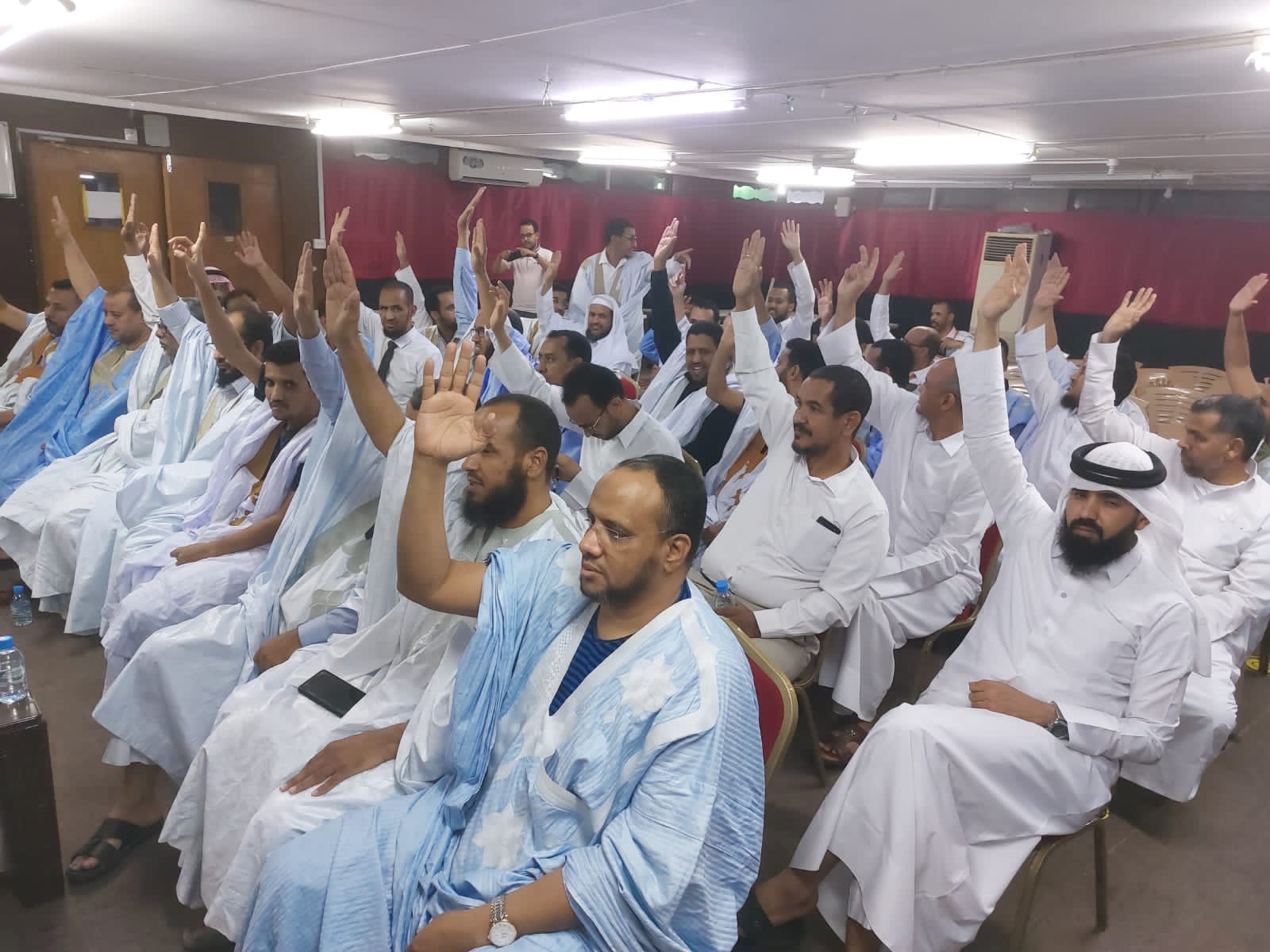 أعضاء مجلس الجالية خلال انتخابه للمكتب الجديد