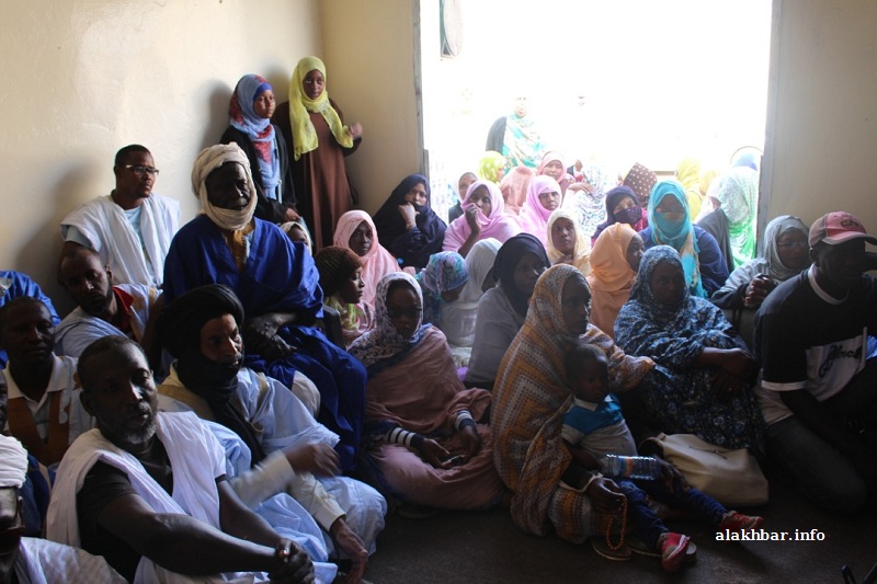 جانب من جضور المؤتمر الصحفي في مقر حزب تواصل في الميناء (الأخبار)