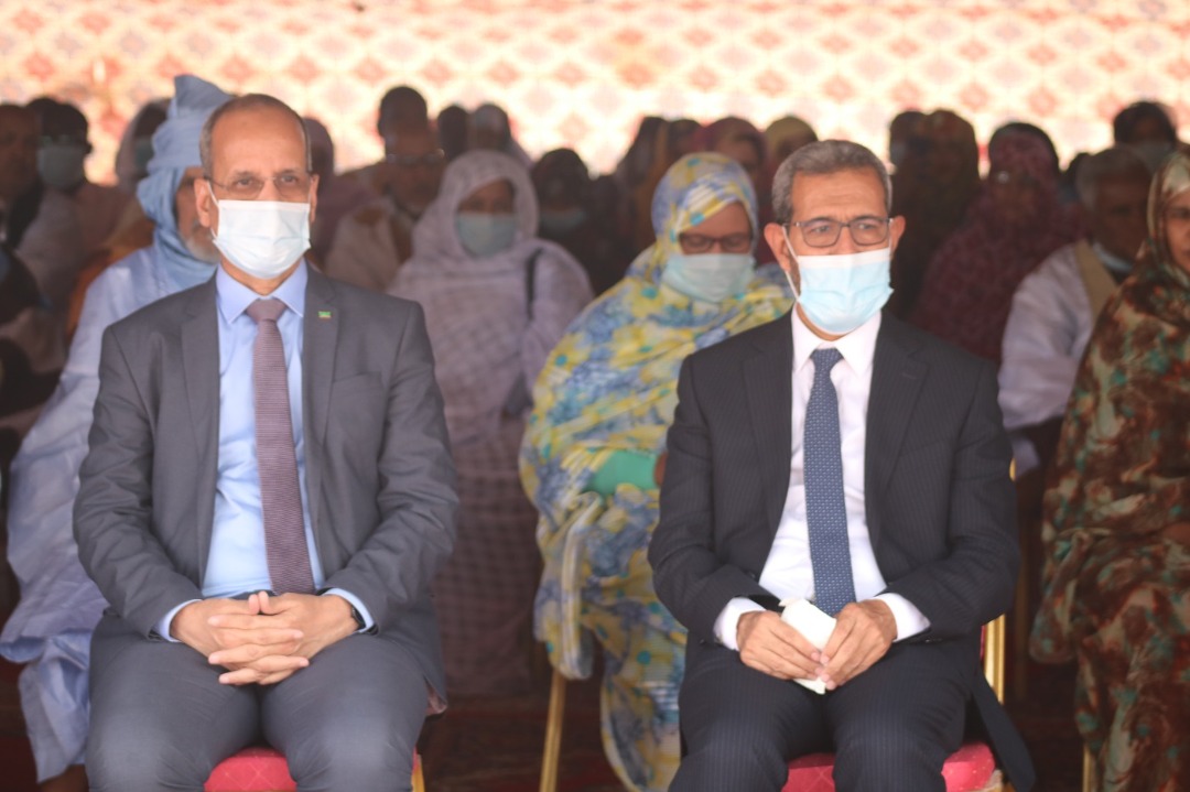 عمدة البلدية، ووزير التهذيب خلال حفل التكريم