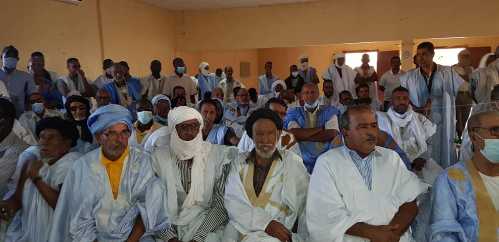 جانب من حضور الاجتماع المنعقد في دار الشباب بالزويرات