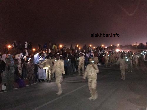 جانب من مسيرة حملة المشاعل في مدينة نواذيبو الليلة /الأخبار