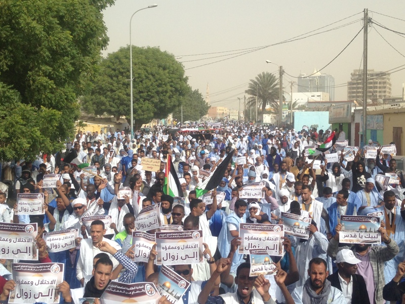 جانب من الجماهير المشاركة في المسيرة اليوم بنواكشوط