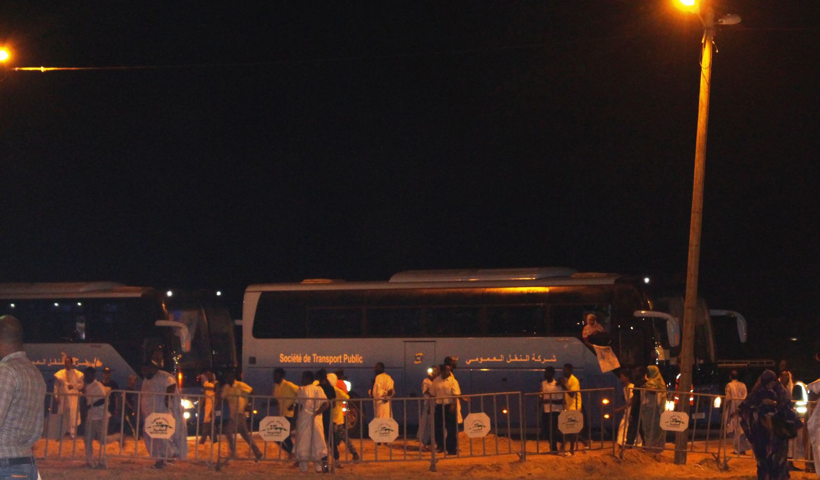 باصات شركة النقل العمومي نقلت جماهير المهرجان (الأخبار)