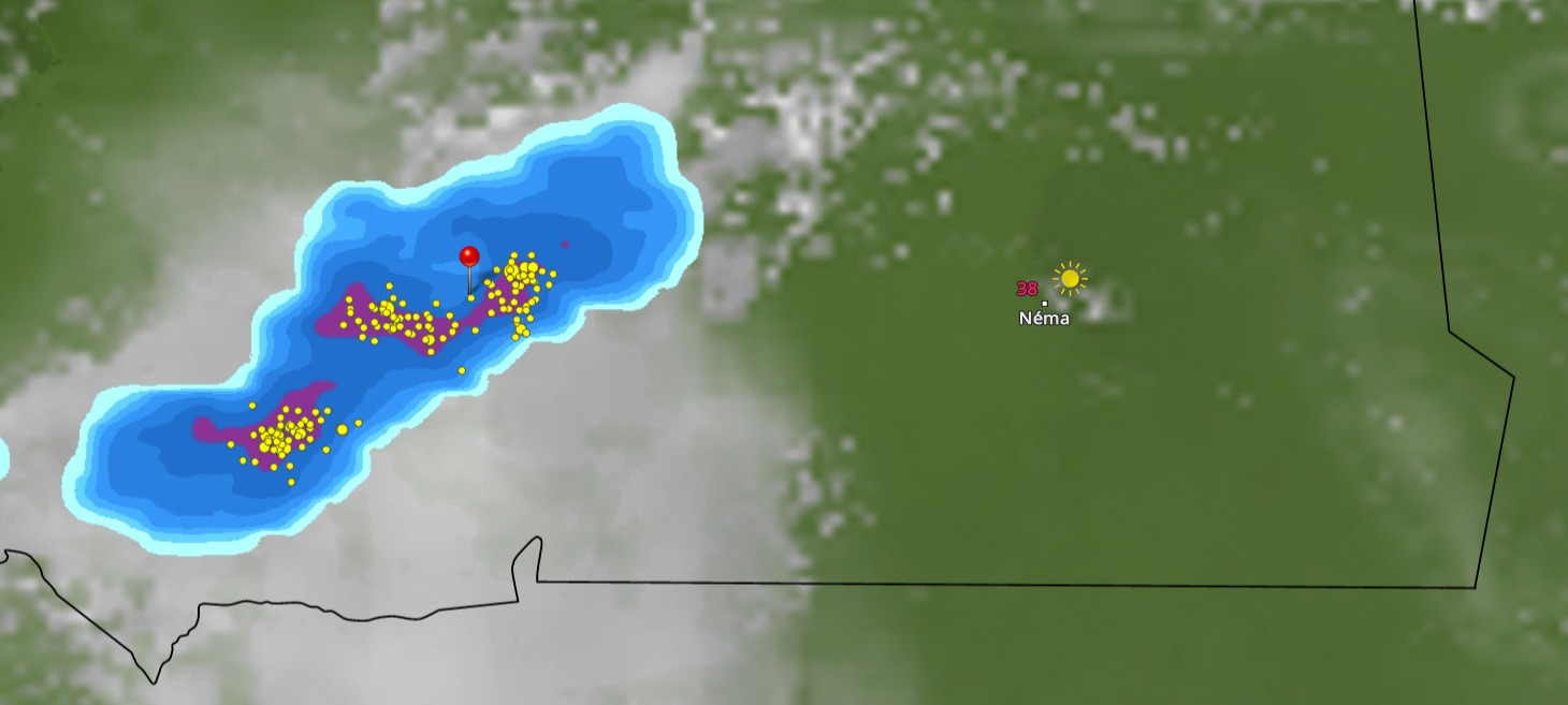 خارطة انتشار السحب المتوقعة ظهر السبت، الإشارة عند العيون