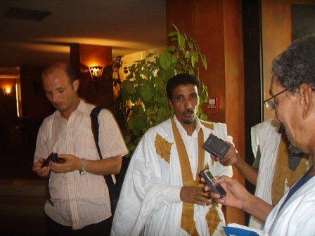 محمد ولد مولود أثناء حديثه للصحافة 