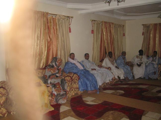 جانب من اجتماع ولد الشيخ عبد الله وزراء في حكومته المعزولة(تصويرالأخبار)