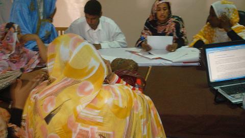 جانب من نقاشات الورشة أمس الثلاثاء 15-07-2008 (تصوير وكالة الأخبار)