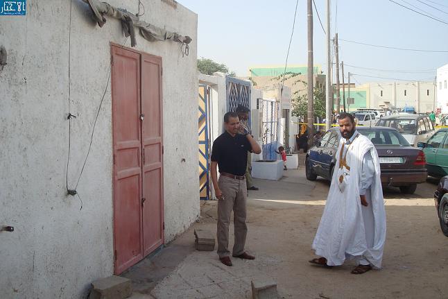 وكيل الجمهورية السيد أحمد ولد عب الله وهو يقف أمام مكان اغتيال الفرنسية بنواكشوط