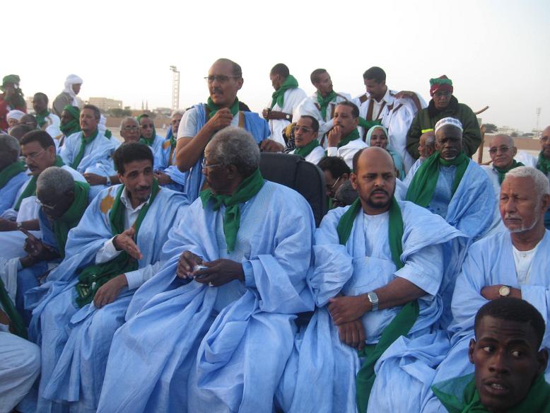 من اليمين رئيس وفد التكتل الأستاذ محمذن ولد باباه فرئيس حزب تواصل جميل ولد منصور فرئيس الجمعية الوطنية مسعود ولد بلخير ورئيس اتحاد قوى التقدم محمد ولد مولود فالرئيس الدوري للجبهة عمر ولد يالي فنائب رئيس حزب التكتل محمد محمود ولد أمات (تصوير الأخبار)