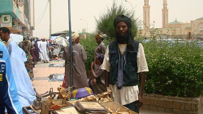 محمد الأمين ولد نومه (بائع تمور متجول)