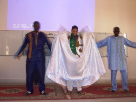 جانب من استعراض الملابس التقليدية الموريتانية 