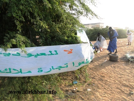 عادت اللافتات في مواجهة المفوضية، وبدأ يوم جديد (الأخبار)