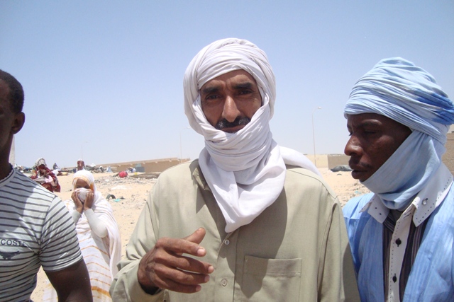 يطالب السكا نبتعجيل توفير الخدمات الأساسية في أحياهم الجديدة حتى تصبح ملامة للسكن (الأخبار)