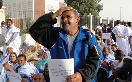 بشير ولد محمد وهو يردد عبارة " هرمنا..هرمنا"