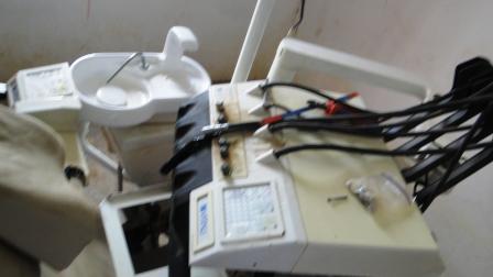 تحتوي العيادة على قسم لطب الأسنان، بينما لا يتوفر في مستوصف المدينة (الأخبار)