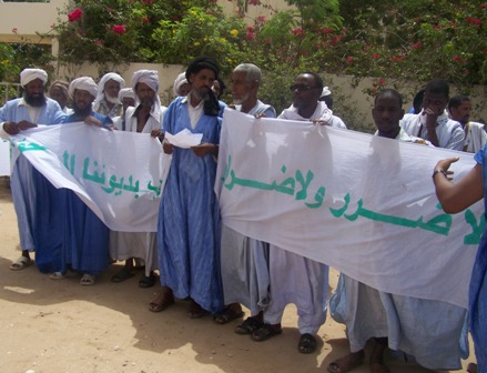 جانب من تظاهرة الأئمة المنضوين تحت لواء رابطة لم شمل الأئمة، وهي رابطة تشكلت في الفترة الماضية على إثر خلاف مع القائمين على  رابطة الأئمة وشيوخ المحاظر في موريتانيا