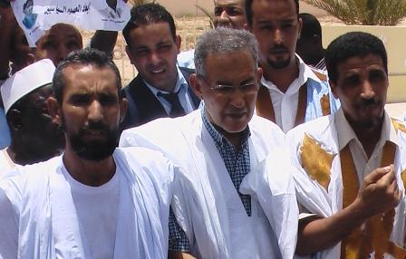 من اليمين : محمد ولد مولود _ أحمد ولد داداه_ السالك ولد سيدي محمود(تصوير الأخبار)