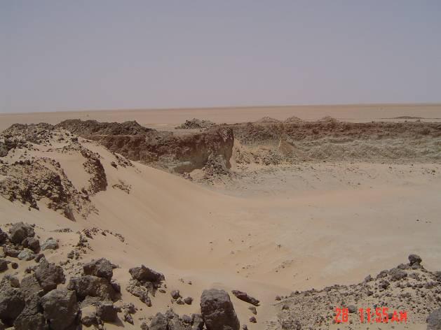 يتطلب استخراج الذهب بعثرة ملايين الأطنان من الصخور ورشها بالسيانيد