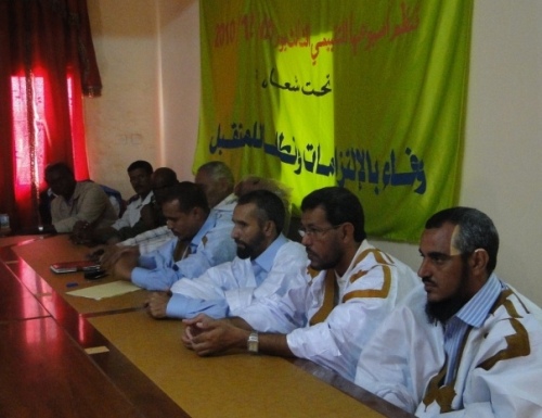 ولد سيدي محمود (الثالث من اليمين) دعا إلى الاهتمام بالثقافة (الأخبار)