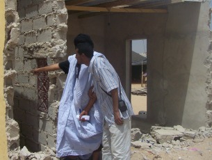  سكان الحي يتحدثون عن اختلال كبير طبع المسار غير المستقيم لشوارع الحي ويحملون فرق التخطيط مسئولية الاعوجاجات التي انتابت الشوارع (تصوير الأخبار) 