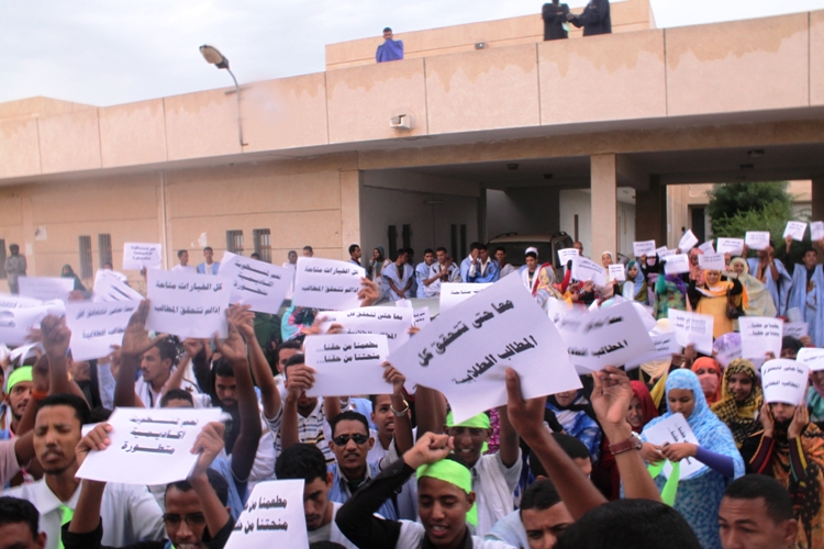 طلاب المعهد قالوا إن تغييبهم من اللجان التحضيرية لتحويل المعهد إلى جامعة احتقار لهم ، واستهتار بحقوقهم (الأخبار)
