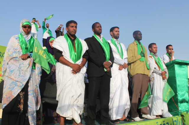 قادة الإتحاد الوطني لطلبة موريتانيا أثناء عزف النشيد الوطني (صور الأخبار)