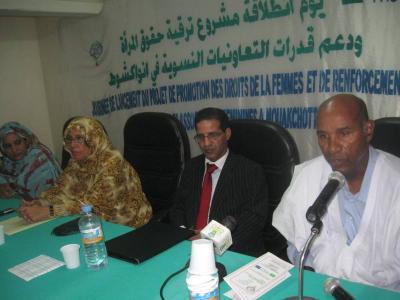  آمنة بنت أعلى رئيسة منظمة النساء معيلات الأسرترى أن الخلط بين الأعراف والتقاليد الاجتماعية وتعاليم الدين هي السبب الرئيس في تكريس هذه الظاهرة التي تلقى دعما من بعض الفقهاء التقليدين ورجال الدين معتبرة أن على العلماء والدعاة الاهتمام بالظواهر الخطرة على المجتمع 