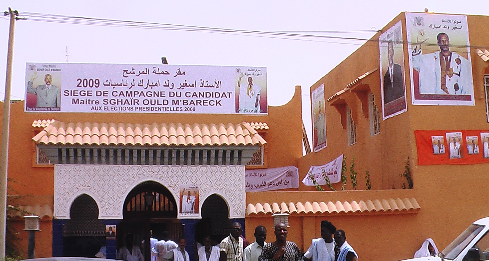 مقر حملة المرشح إسغير ولد أمبارك في النهار يتواجد فيه عدد قليل من الجمهور (تصوير الأخبار)