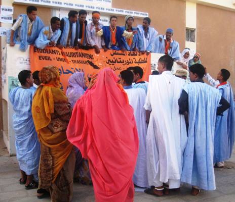 تحالف الطلاب المنتمين للأحزاب السياسية المناوئة للتيار الإسلامي حملوا العقليات الطلابية مسؤولية ما حصل وتعهدوا بمواصلة النضال (تصوير الأخبار)