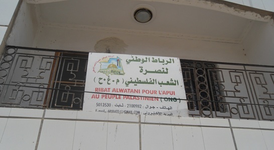 اللصوص انتهزوا فرصة اقتراب وقت الجمعة -كما يقول الحارس- لأن المقرات تخلوافيه، وتقل المارة في الشوراع (الأخبار)