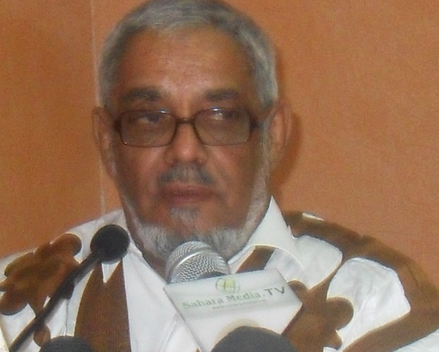 النائب البرلماني المصطفي ولد بدر الدين خلال حديثه في حفل التكريم (تصوير الأخبار)