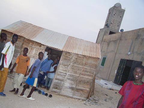 جانب من مبني المحظرة يقيم فيه عدد من الطلاب (تصوير الأخبار)