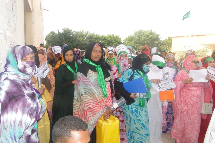 طالبات جامعة نواكشوط طالبن بإقالة المسؤولين العاجزين عن إصلاح القطاع (تصوير الأخبار)