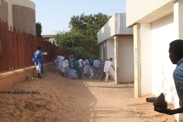 طلاب في مواجهات مباشرة قرب كلية العلوم والتقنيات وهو ما تسبب في اصابة بعض الطلبة بجروح خطيرة 