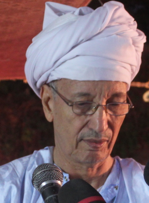 محمدود ولد ودادي خلال كلمنه في الندوة بفندق حليمة وسط العاصمة نواكشوط (تصوير الأخبار)
