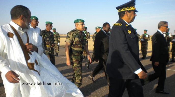 أعضاء الوفد لدى استقبالهم في ازويرات عصر اليوم (الأخبار)