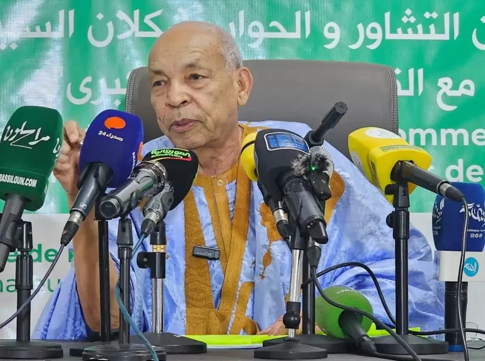 منسق الحوار يجري لقاء تشاوريا مع أقطاب الأغلبية والمعارضة