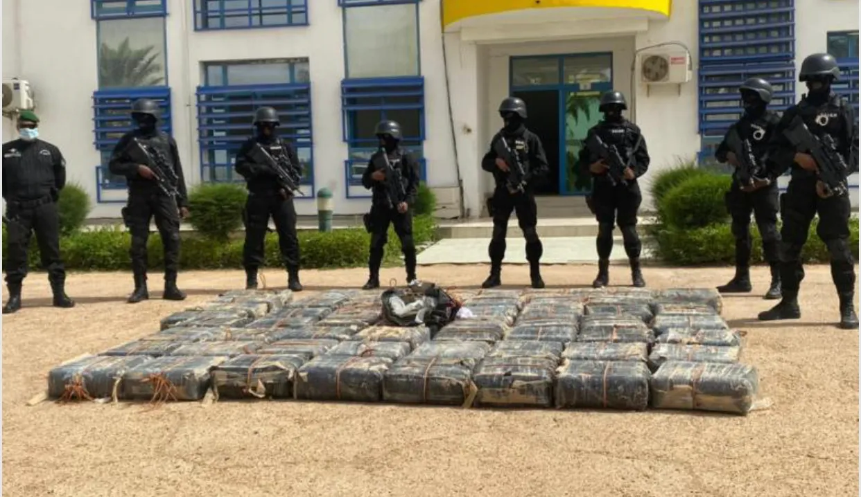 إحالة شبكة مخدرات تضم ضابطا من الدرك وشرطيا و6 نساء إلى النيابة