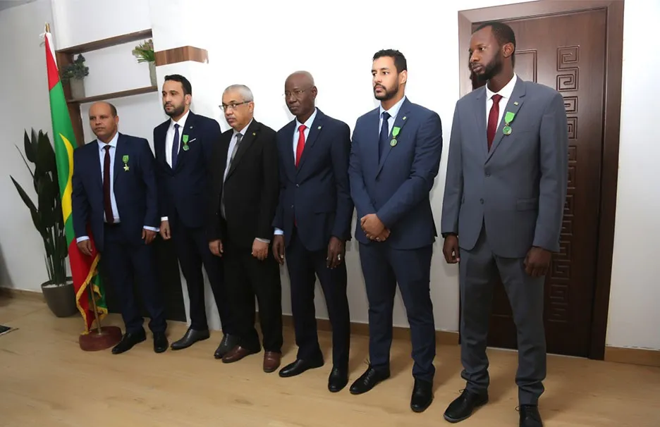 وزير العقارات وأملاك الدولة يوشح أربعة موظفين بقطاعه