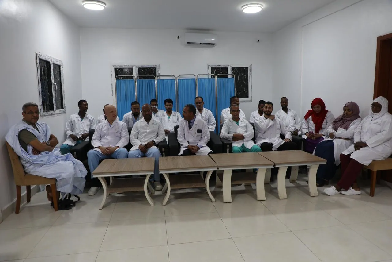 اتفاق بين مصحة الرضوان وفريق جزائري لتنظيم بعثات جراحية شهرية