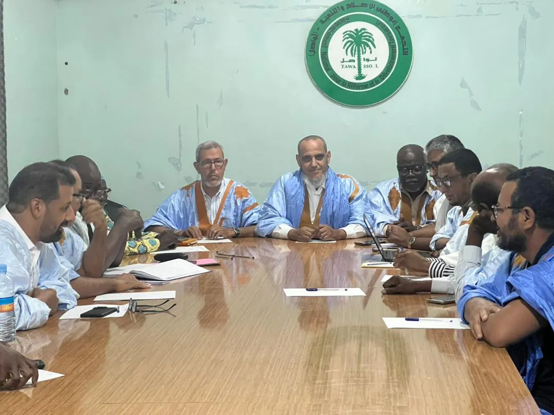 تواصل يدين دعوات قادة في الحزب الحاكم لتغيير مواد محصنة في الدستور