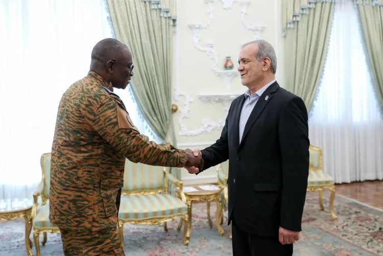 الرئيس الإيراني يثني على مناهضة بوركينا فاسو "للهيمنة"